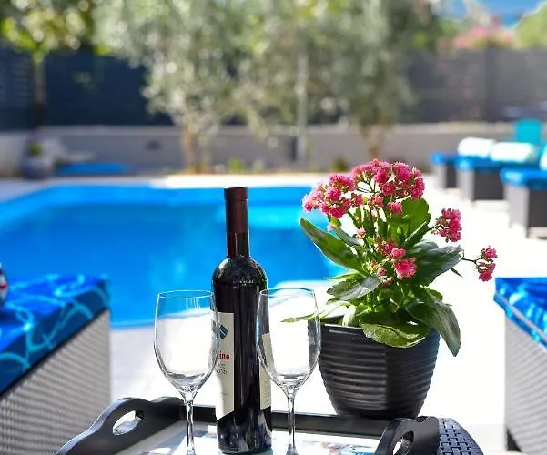 Endless Summer House Barbara Zadar