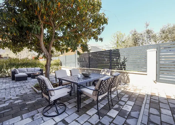 Endless Summer House Barbara Zadar
